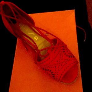 Unisa Dark pink fabric Unbionco -M size 6.5 laced around ankle! Worn once!